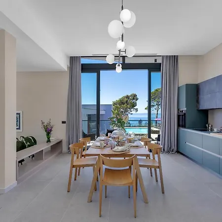 Kuk Oaza Luxury ヴィラ