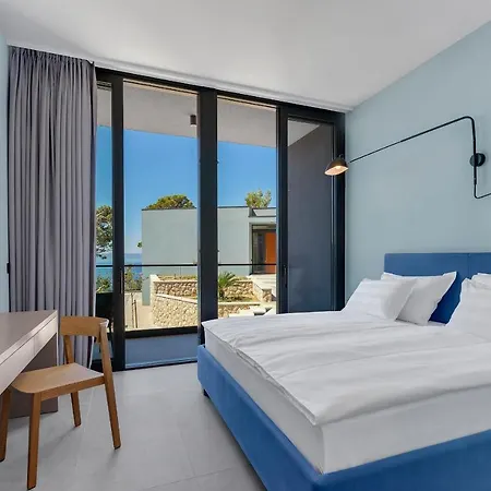 Kuk Oaza Luxury מאקרסקה