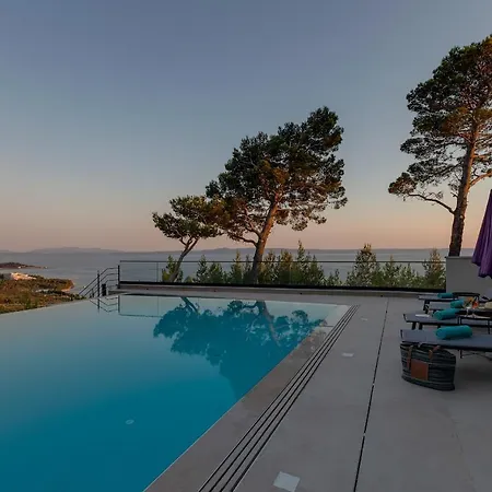 Kuk Oaza Luxury Villa *