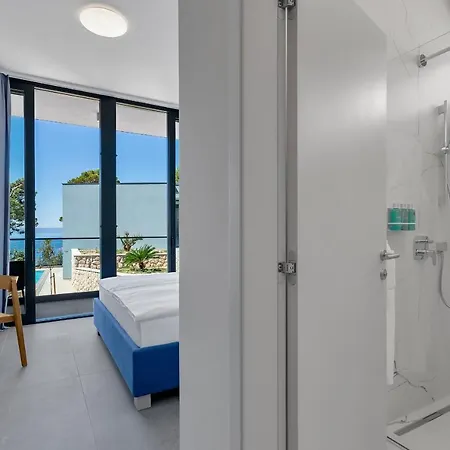 Kuk Oaza Luxury מאקרסקה