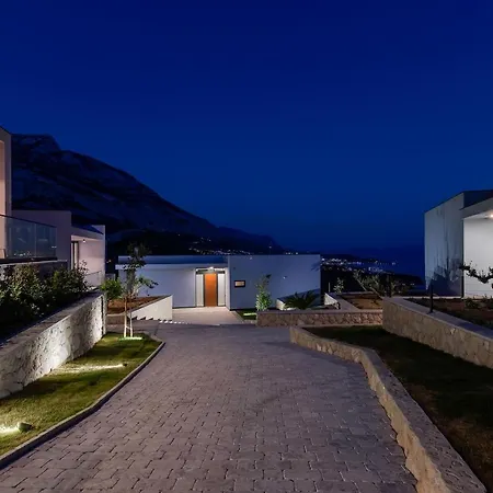 Kuk Oaza Luxury Villa *