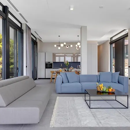 Kuk Oaza Luxury מאקרסקה